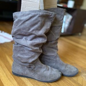MOVING SALE Womens Boots